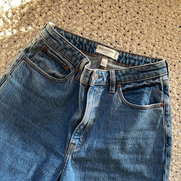 👖 Abercrombie Curve Love High Rise Vintage Flare Jean 👖 - Picture 4 of 8